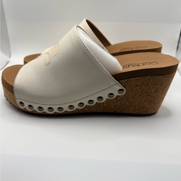 CORKYS Saddle Up Western Stitching Ivory Studded SlipOn Wedge Heels Women’s Sz 9 - Picture 12 of 12